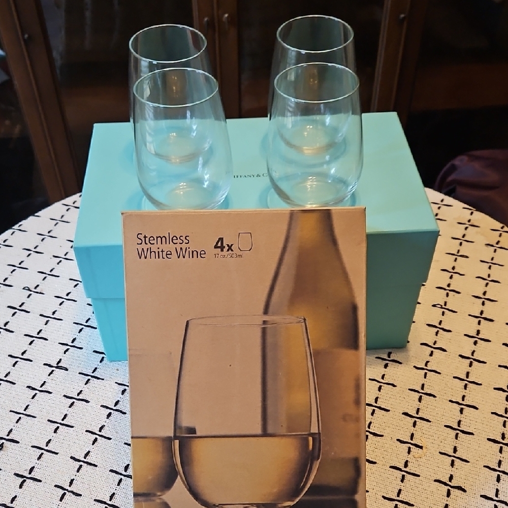 LAST CALL: ALL SALES PERM END 12/30 NWT: Set of 4 Stemless White Wine Glasses